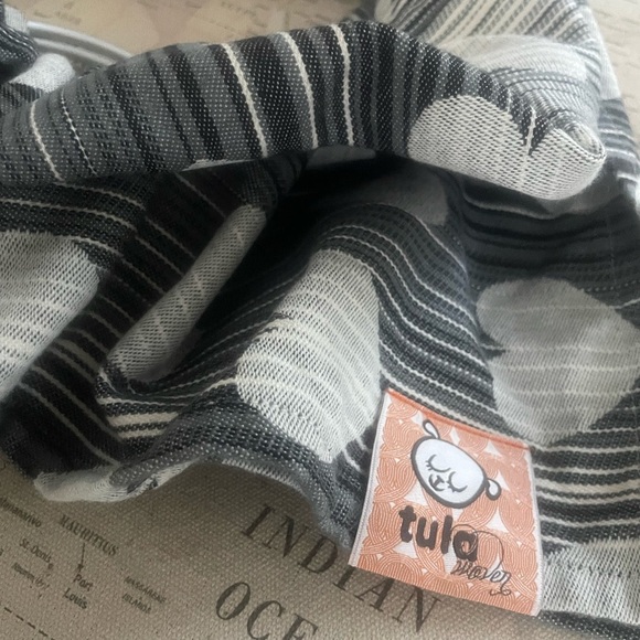 Tula Woven Wrap w Rings Heart Pattern Grays - Picture 3 of 8